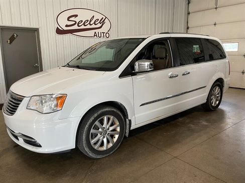 Used 2016 Chrysler Town & Country Limited Platinum FWD image 1