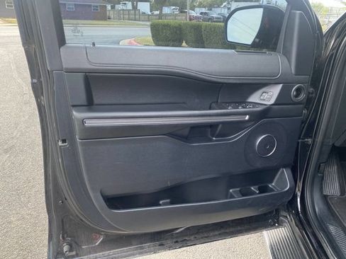 Used 2019 Ford Expedition XLT w/ Equipment Group 202A AWD/4WD image 12