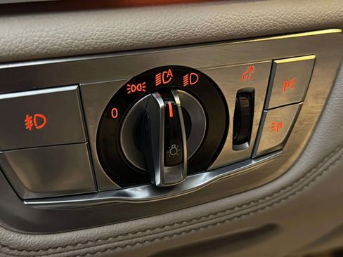 Used 2016 BMW 740i image 36