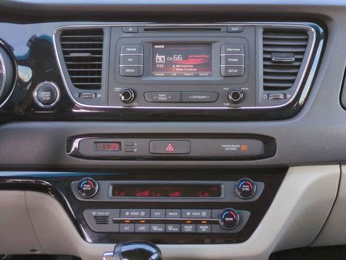 Used 2016 Kia Sedona EX image 18