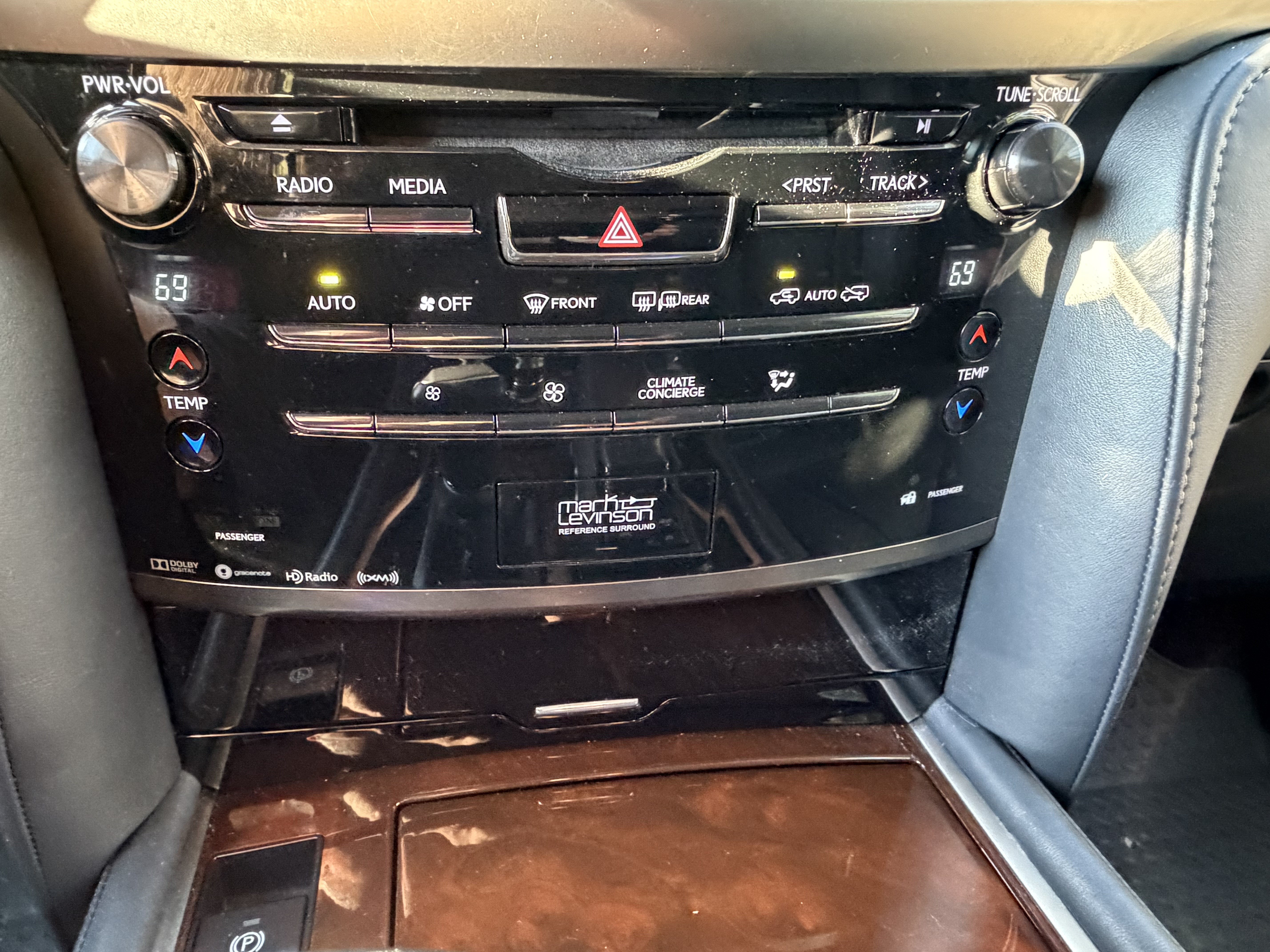Used 2017 Lexus LX 570 4WD w/ Luxury Package image 27