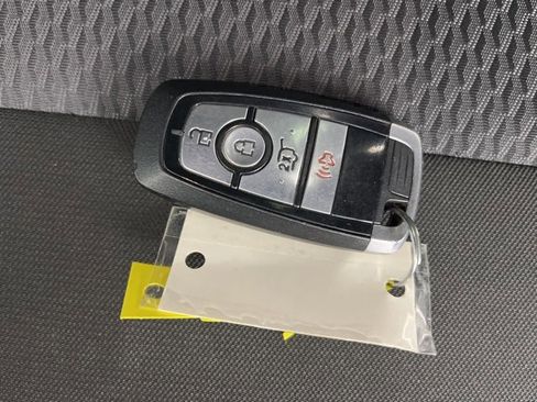 Used 2022 Ford Explorer XLT image 17