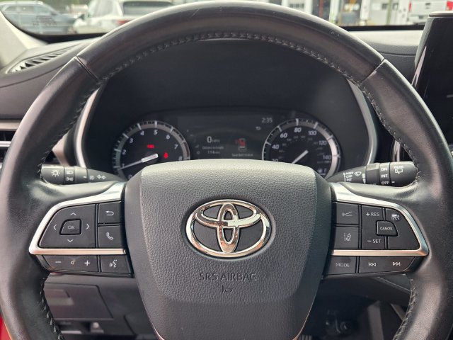 Used 2020 Toyota Highlander XLE FWD image 27