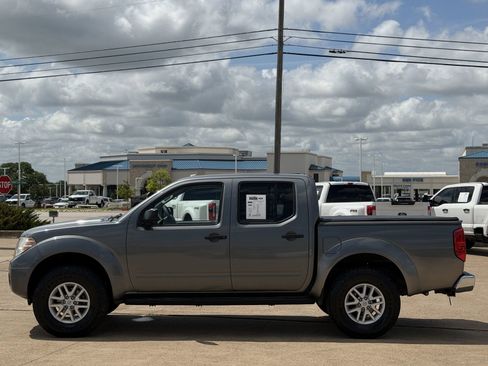 Used 2017 Nissan Frontier SV RWD image 7