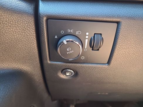 Used 2021 Jeep Grand Cherokee Laredo image 17