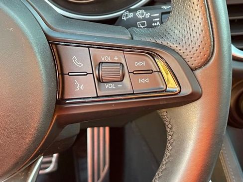 Used 2023 Alfa Romeo Stelvio Ti image 23