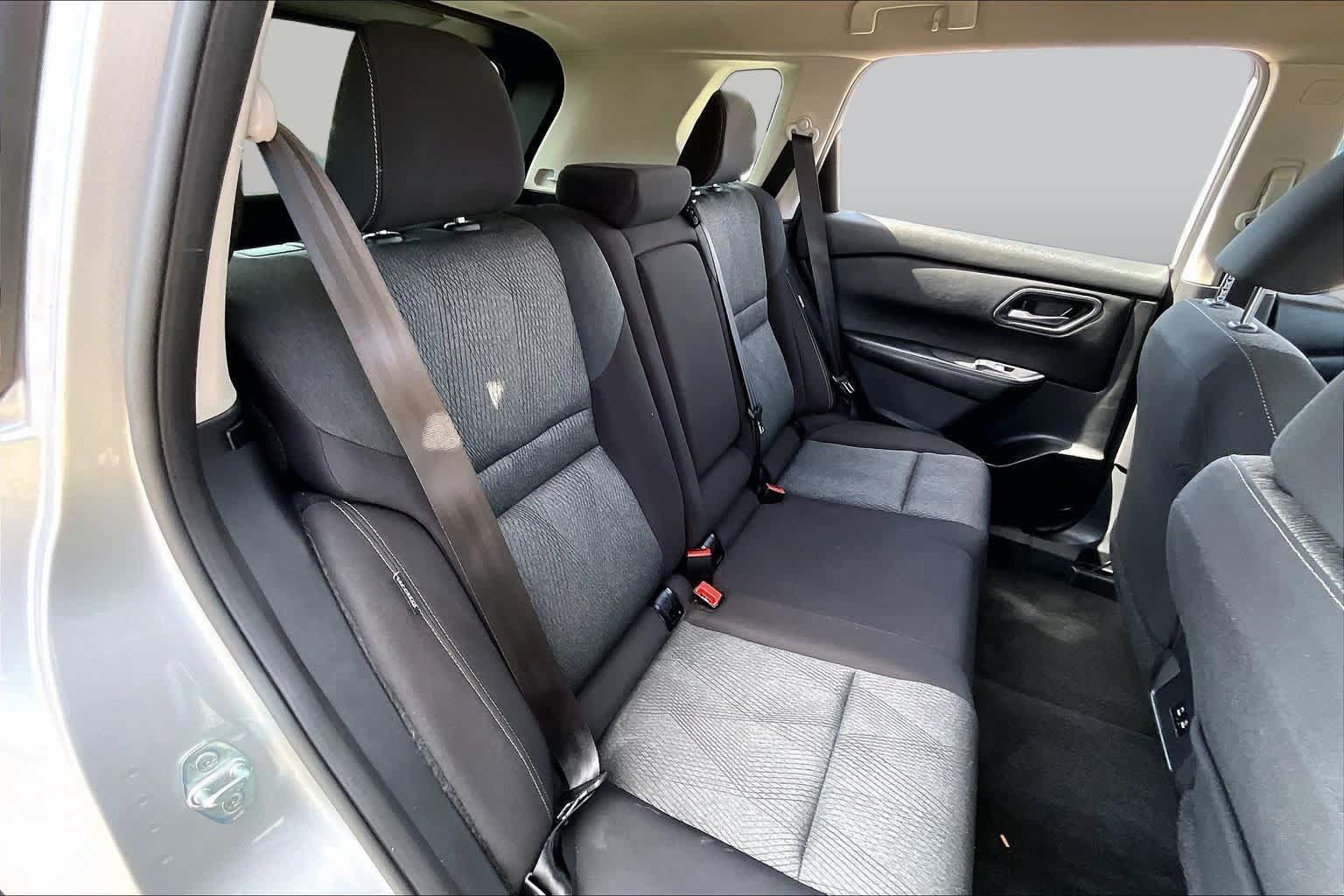 Used 2024 Nissan Rogue SV FWD image 19