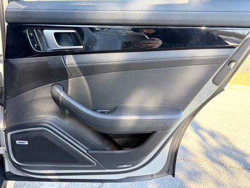 Used 2018 Porsche Panamera 4S image 47