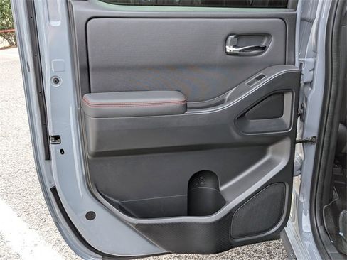 Used 2022 Nissan Frontier PRO-4X image 23