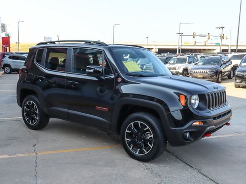 Used 2023 Jeep Renegade Trailhawk AWD/4WD image 4