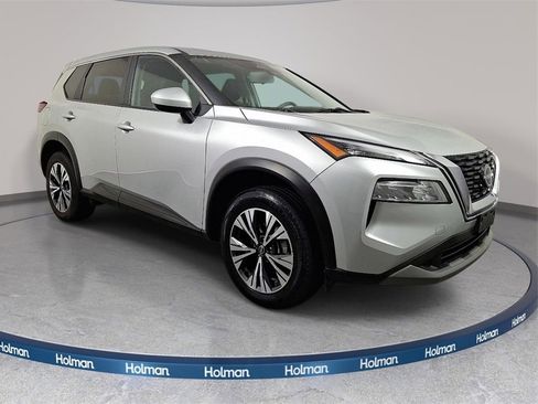 Used 2023 Nissan Rogue SV image 2