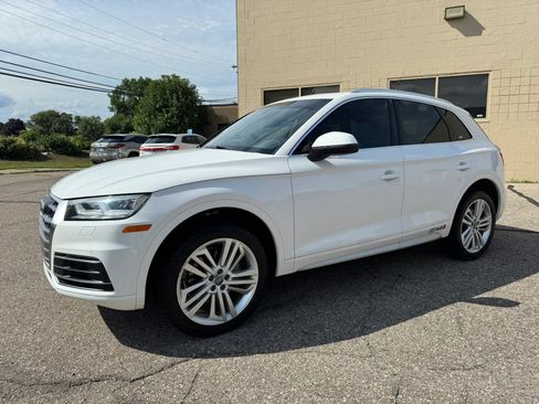 Used 2018 Audi Q5 2.0T Premium Plus w/ Premium Plus Package AWD/4WD image 4