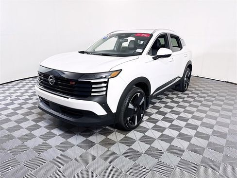 Certified 2025 Nissan Kicks SR w/ SR Premium Package image 3