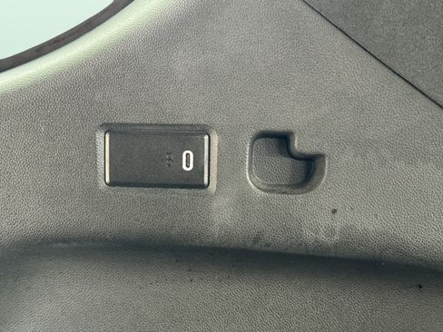 Used 2022 Cadillac Escalade ESV Premium Luxury Platinum w/ Heavy-Duty Trailer Package image 30