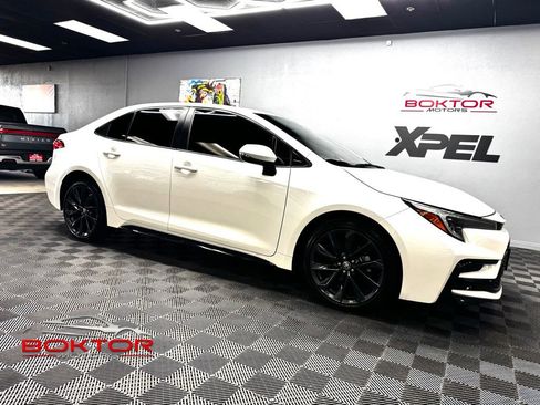 Used 2024 Toyota Corolla SE w/ SE Premium Package FWD image 1