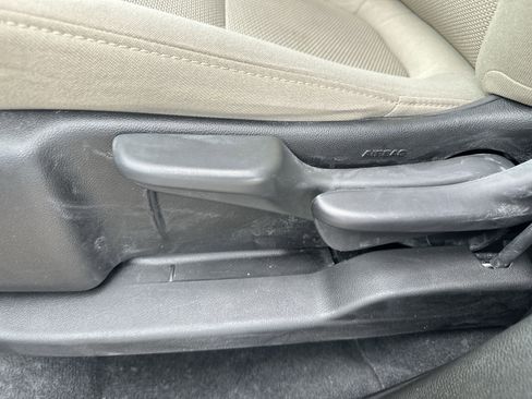 Used 2022 Chevrolet Traverse LS FWD image 14