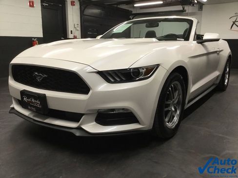 Used 2017 Ford Mustang Convertible image 5