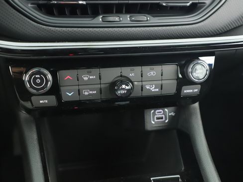 New 2026 Jeep Compass Latitude image 19