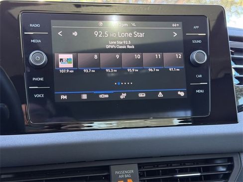 Certified 2025 Volkswagen Jetta SE image 15