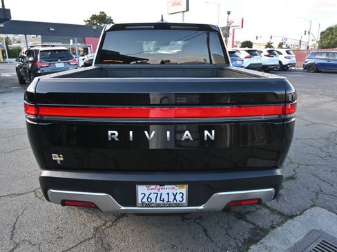 Used 2023 Rivian R1T Adventure image 11