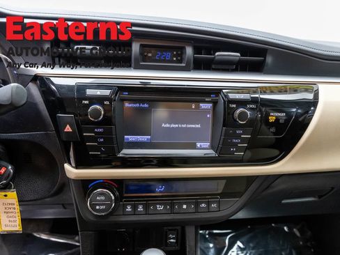 Used 2016 Toyota Corolla LE FWD image 11