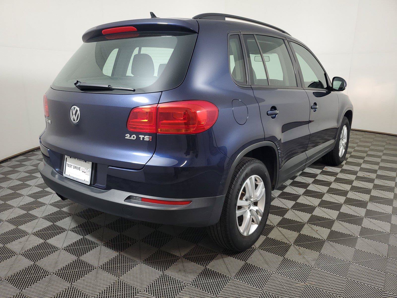 Used 2015 Volkswagen Tiguan S FWD image 4