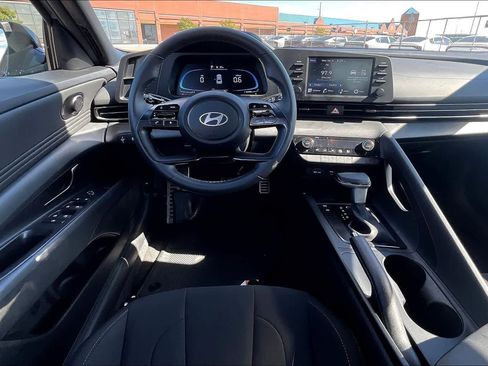 Used 2025 Hyundai Elantra Sport image 14