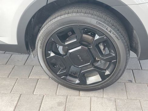 Certified 2025 Kia Sorento SX Prestige w/ Olive Brown Leather Package image 5