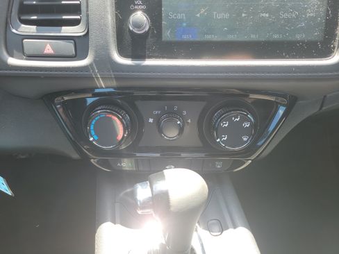 Certified 2019 Honda HR-V Sport image 14