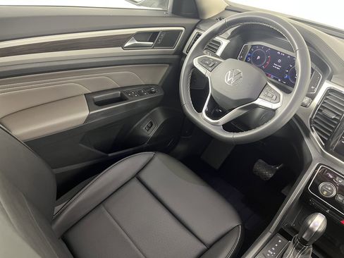 Certified 2023 Volkswagen Atlas SE w/ Black Wheel Package image 9