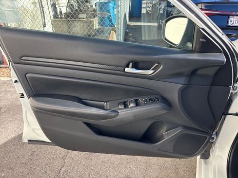 Used 2025 Nissan Altima 2.5 SV image 20