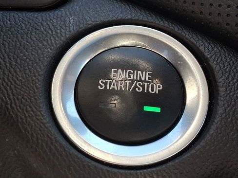 Used 2021 Chevrolet Equinox Premier image 25