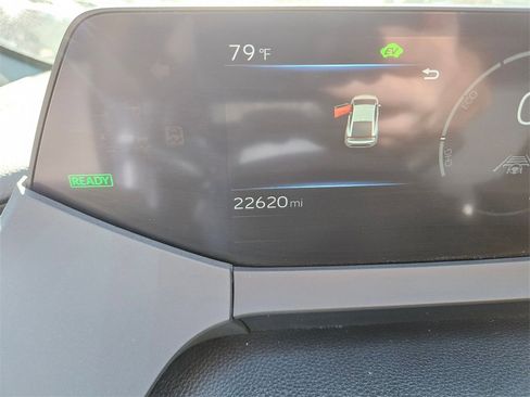 Used 2025 Toyota Prius LE image 19