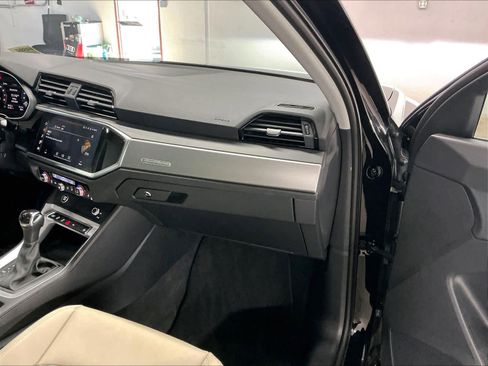 Certified 2025 Audi Q3 2.0T Premium w/ Convenience Package image 18