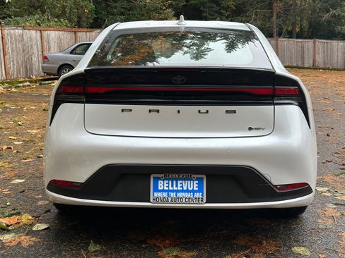 Used 2023 Toyota Prius LE image 6