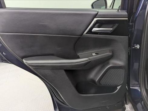 Used 2024 Mitsubishi Outlander SE image 16