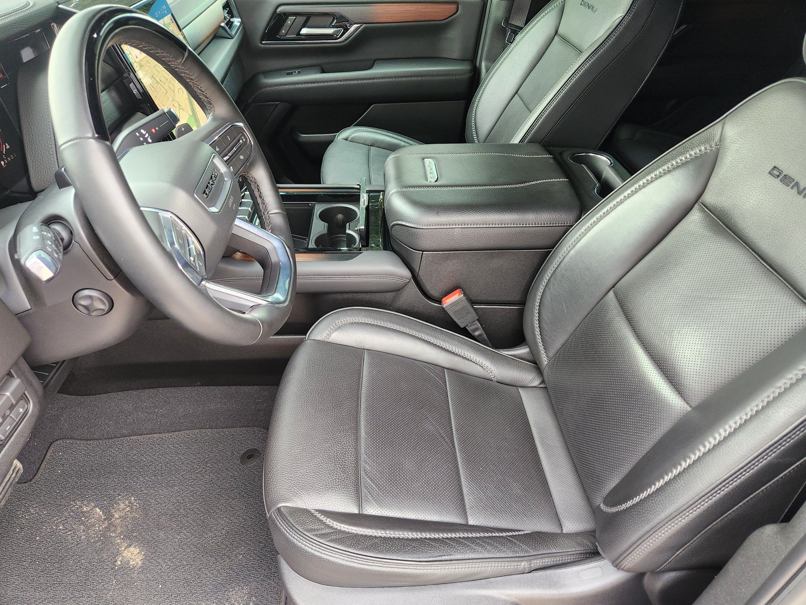 Used 2026 GMC Yukon Denali w/ Denali Reserve Package AWD/4WD image 11