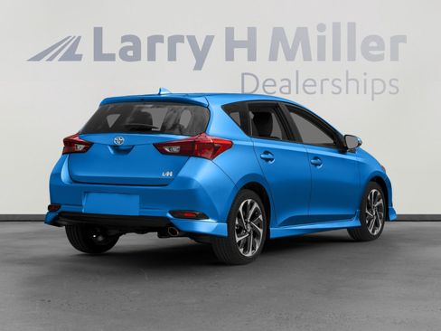 Used 2017 Toyota Corolla iM w/ Carpet Mat Package image 2