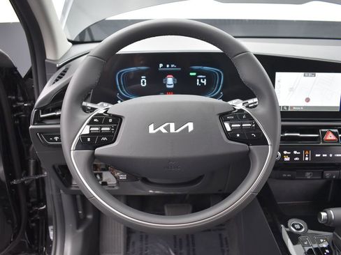 Certified 2025 Kia Niro EX FWD image 31