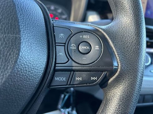 Used 2024 Toyota Corolla Cross L image 18