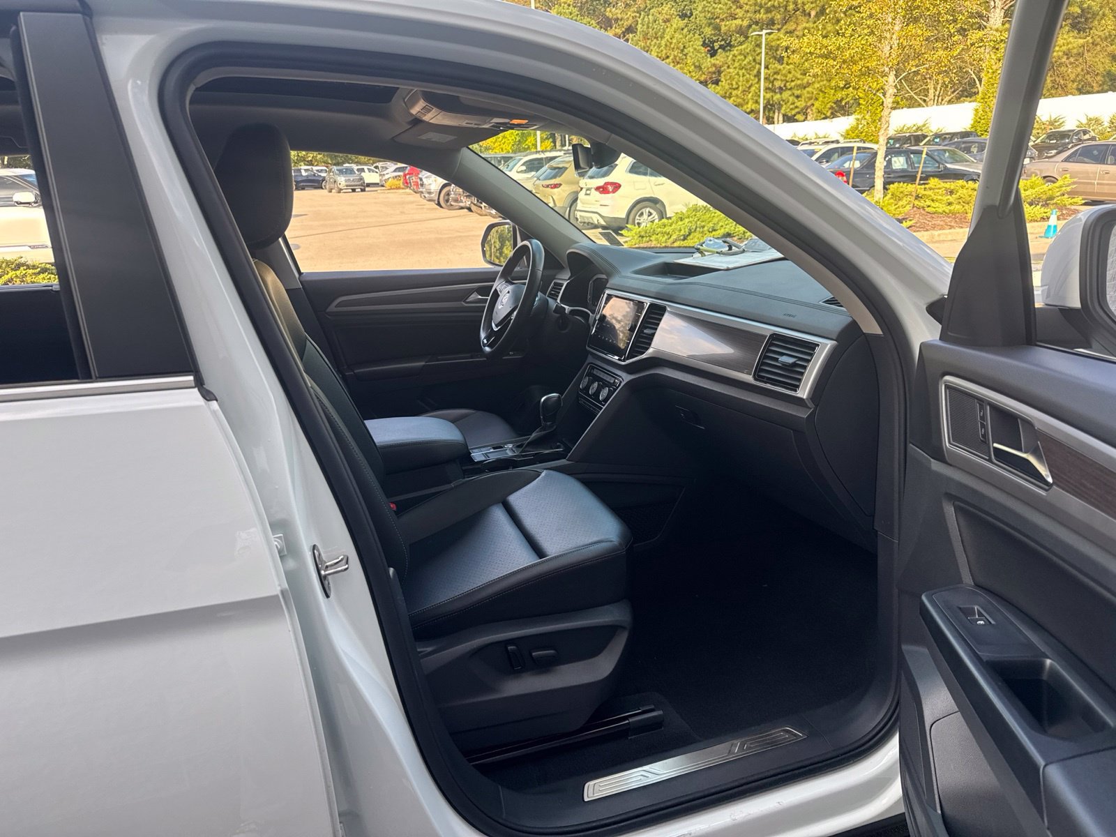 Used 2019 Volkswagen Atlas SEL FWD image 33