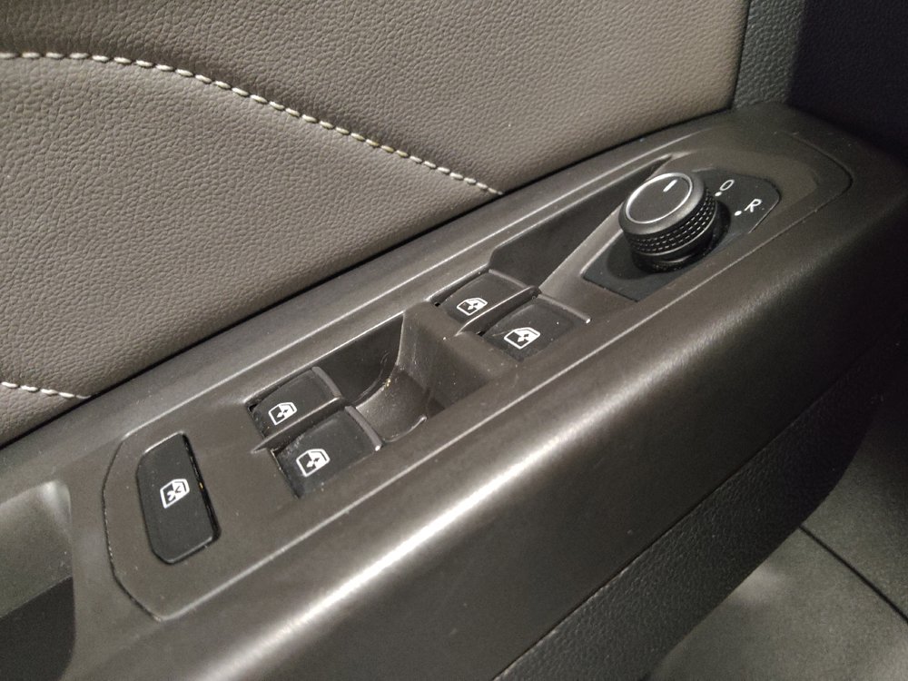 Used 2022 Volkswagen Atlas Cross Sport SE FWD image 27