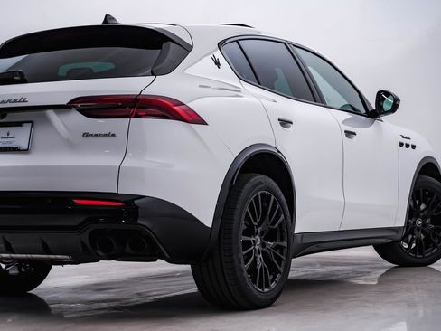 Certified 2025 Maserati Grecale Modena image 10