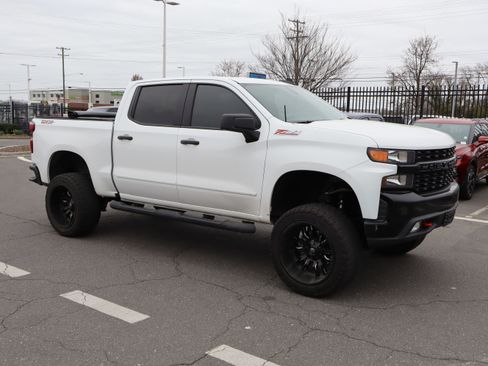 Used 2020 Chevrolet Silverado 1500 Custom Trail Boss w/ Custom Convenience Package image 2
