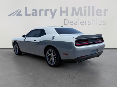 Used 2022 Dodge Challenger R/T RWD image 4