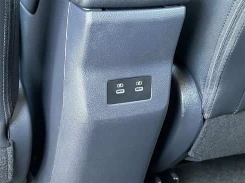 New 2025 Nissan Kicks SR image 18