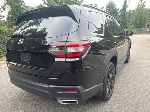 Used 2025 Honda Pilot Black Edition image 13
