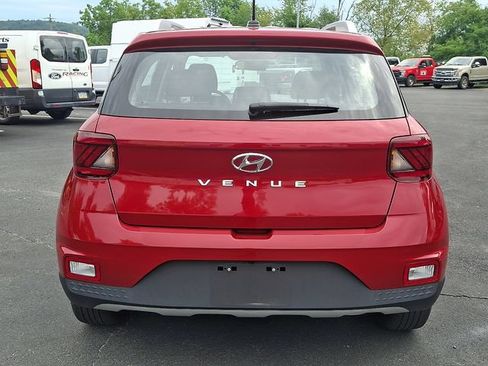 Used 2023 Hyundai Venue Limited FWD image 11