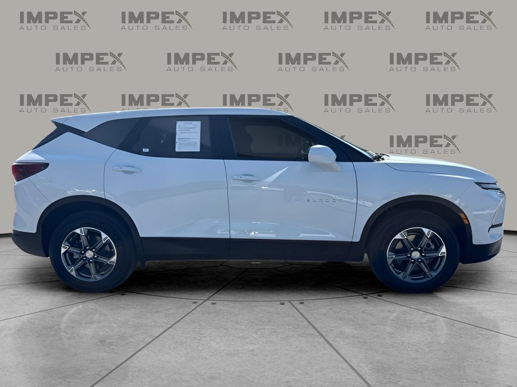 Used 2025 Chevrolet Blazer LT AWD/4WD image 6