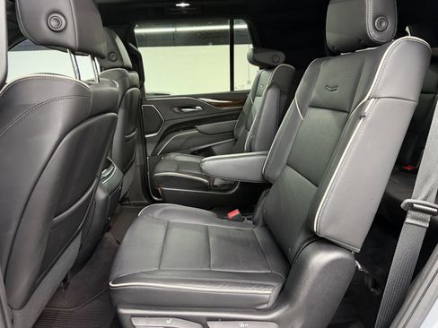 Used 2023 Cadillac Escalade Premium Luxury image 22